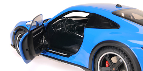 Porsche 911 Dakar 2022 blue 1:18 Minichamps