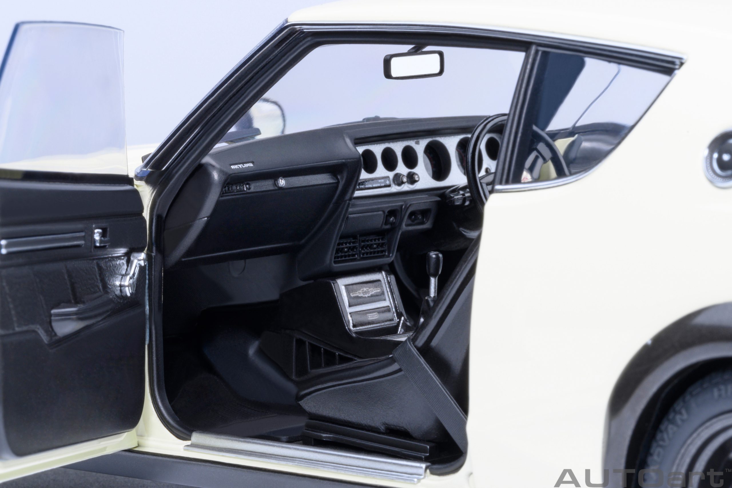 Nissan Skyline 2000 GT-R 1973 Tuned Version white 1:18 AUTOart