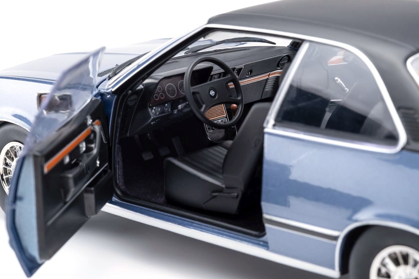 Opel Commodore B GS/E Coupe 1975 sapphire blue metallic 1:18 Touring Modelcars