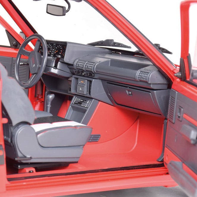 IXC6 Voiture 1/8 IXO Kit à monter : Peugeot 205 GTI 1.9 blanche