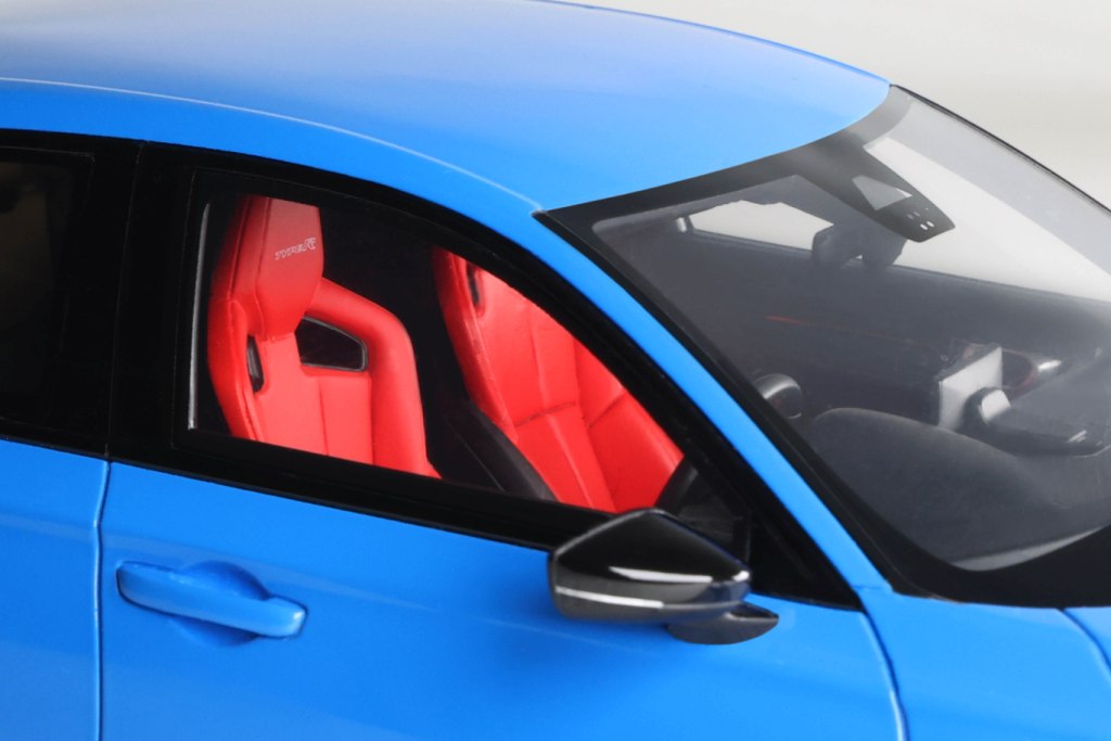 Honda Civic Type R 2022 blue pearl 1:18 OttOmobile