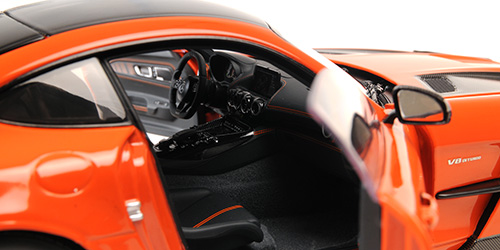 Mercedes-AMG GT Black Series 2021 orange/silver wheels 1:18 Minichamps