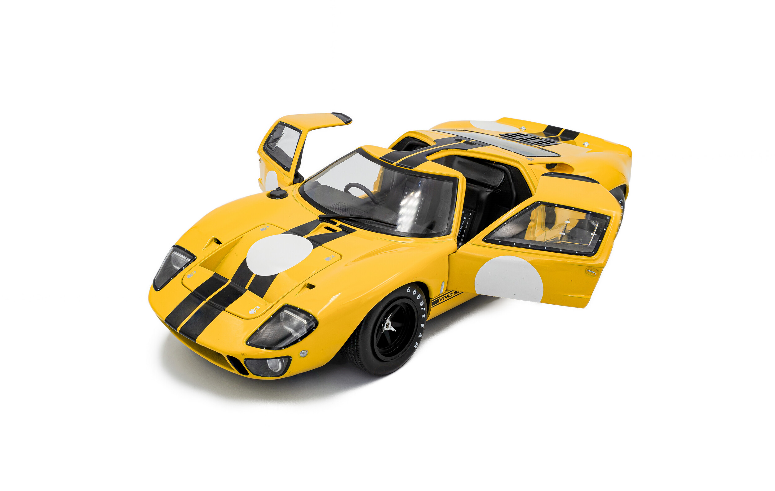 Ford GT40 MK.1 1968 yellow 1:18 Solido
