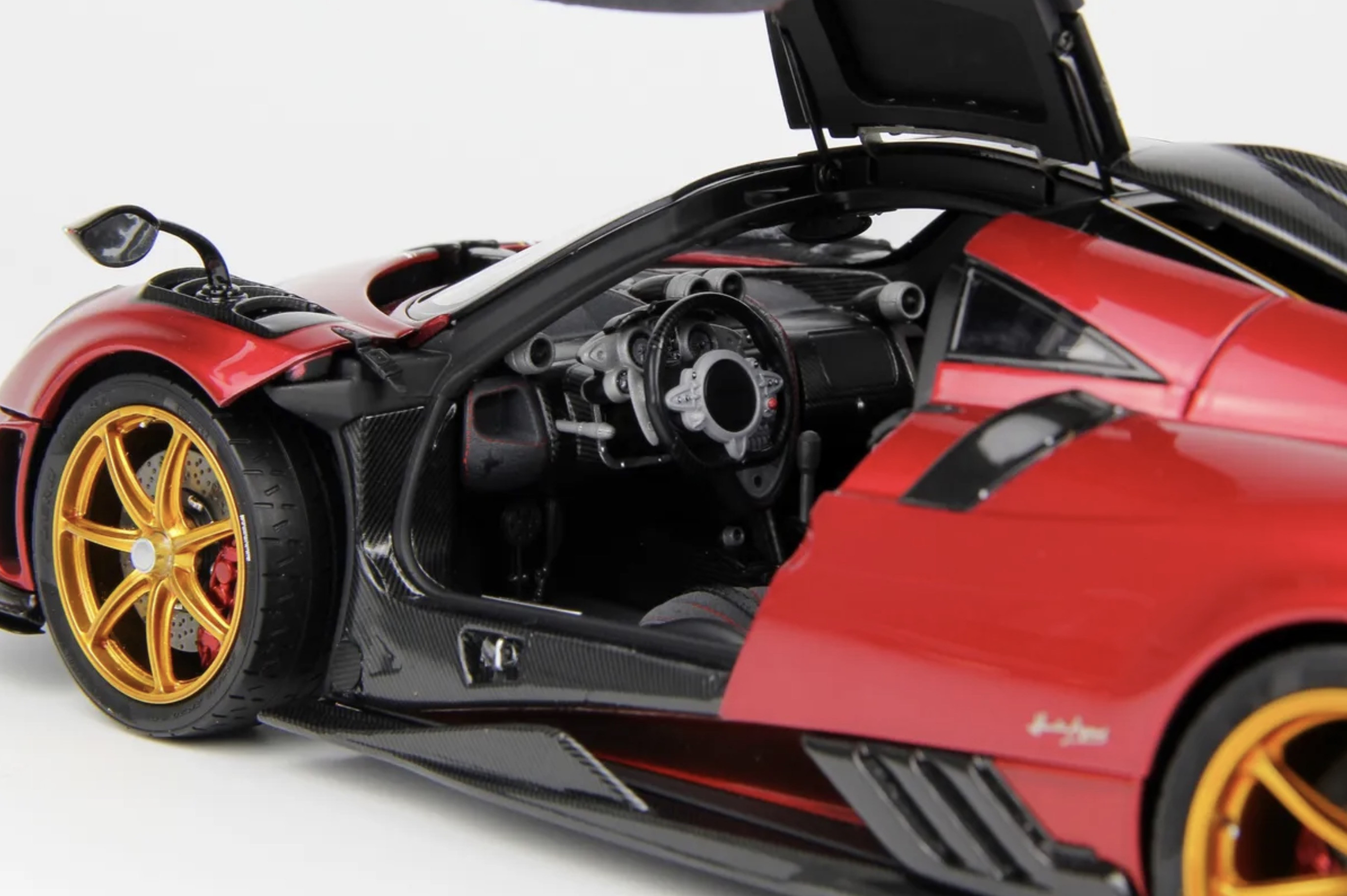 Pagani Imola Coupe red 1:18 LCD Model