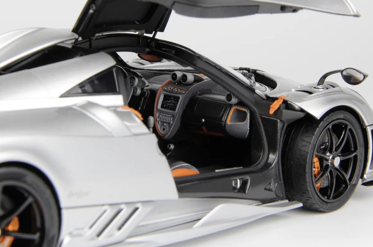 Pagani Imola Coupe silver 1:18 LCD Model