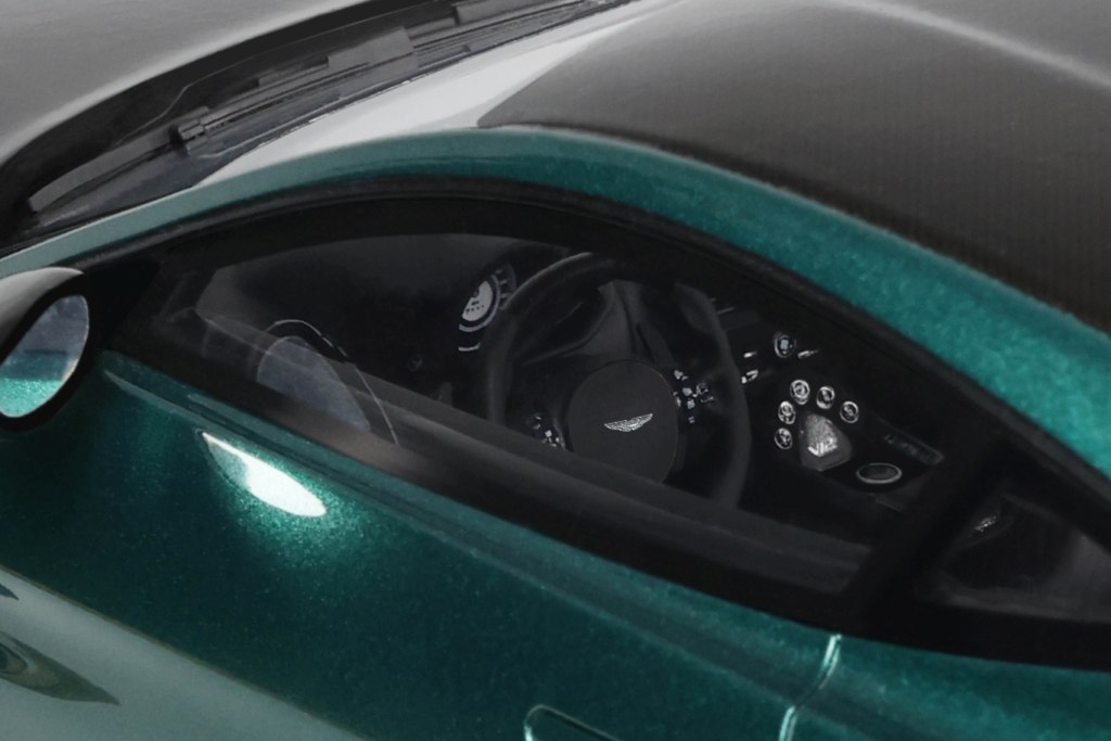 Aston Martin V12 Vantage 2023 Aston Martin Racing green 1:18 GT Spirit