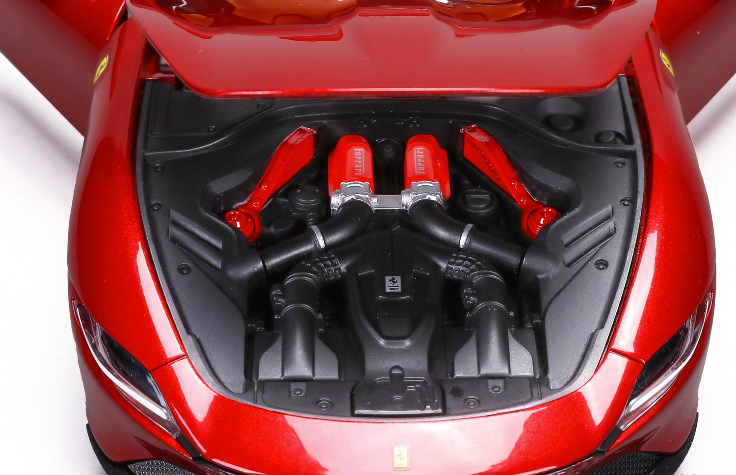 Ferrari Roma 2019 rosso magma with Showcase 1:18 Polistil