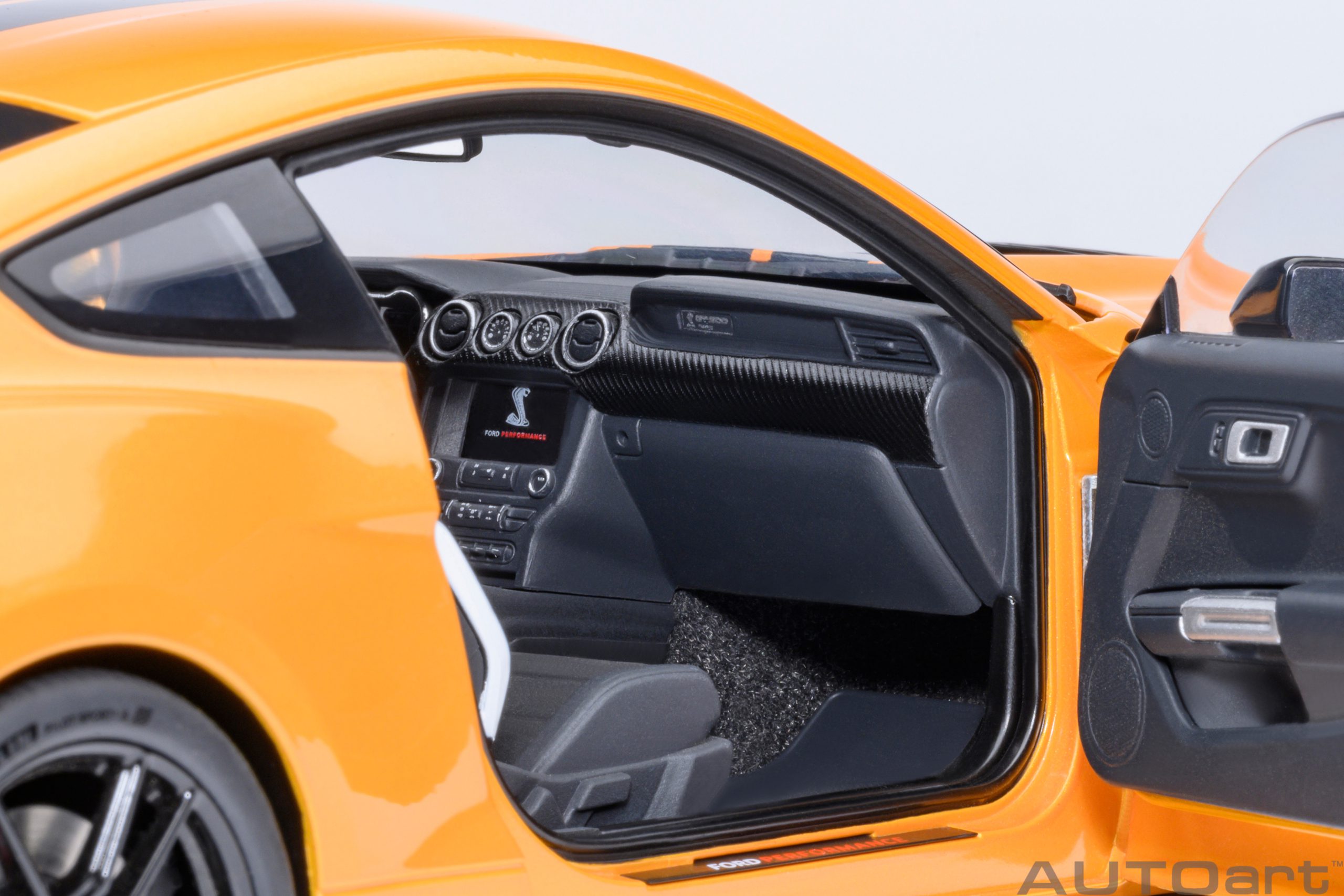 Ford Mustang Shelby GT500 Coupe 2023 cyber orange 1:18 AUTOart