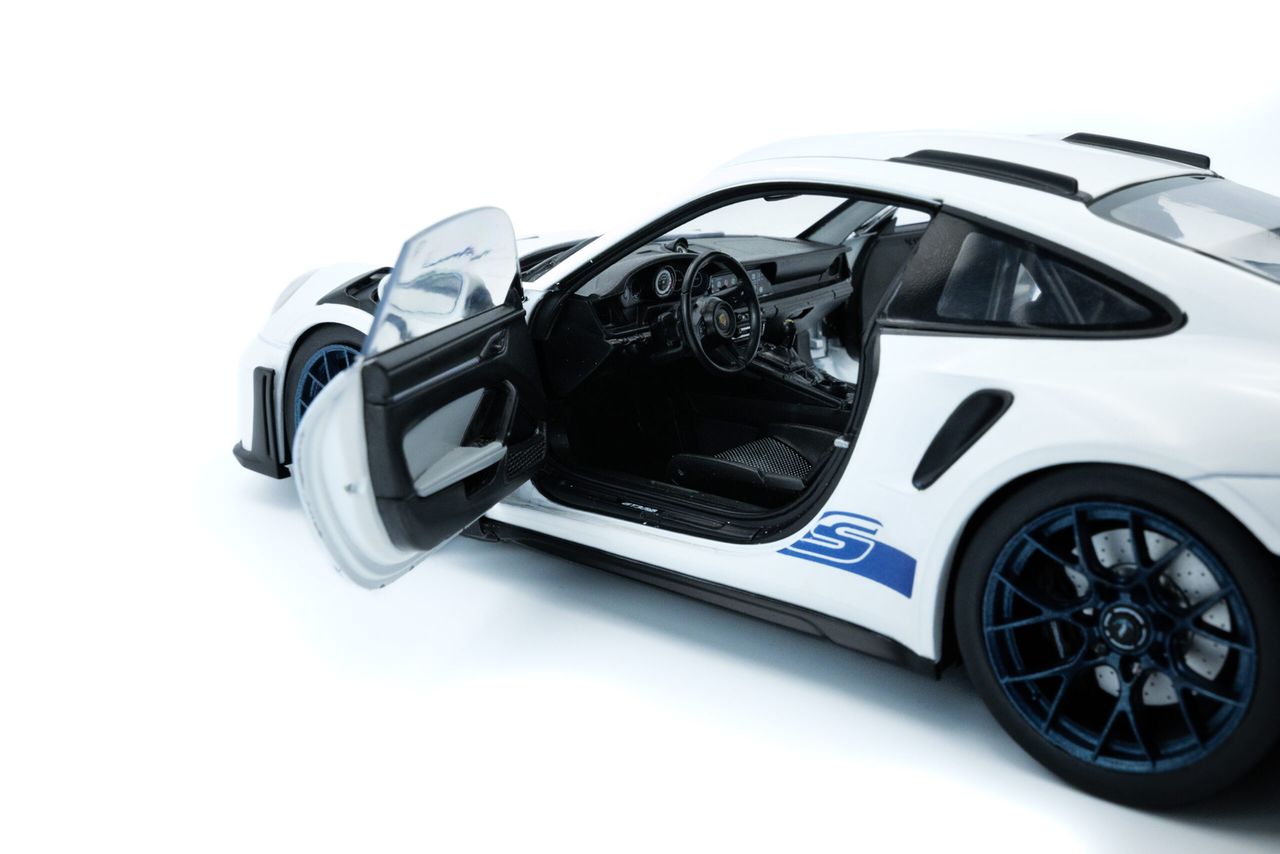 Porsche 911 GT3RS 2024 white 1:18 Solido
