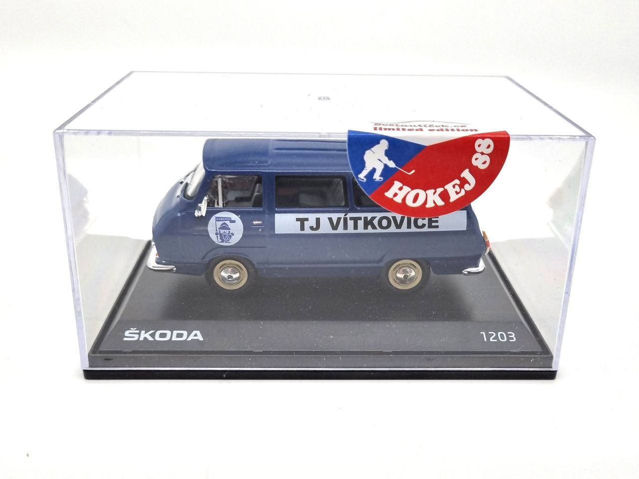 Škoda 1203 TJ Vítkovice limitovaná edice "Hokej 88" 1:43 Svět autíček