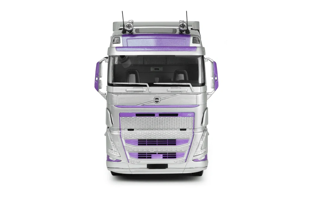 Volvo Trucks FH Globetrotter XL 2023 silver/purple 1:24 Solido