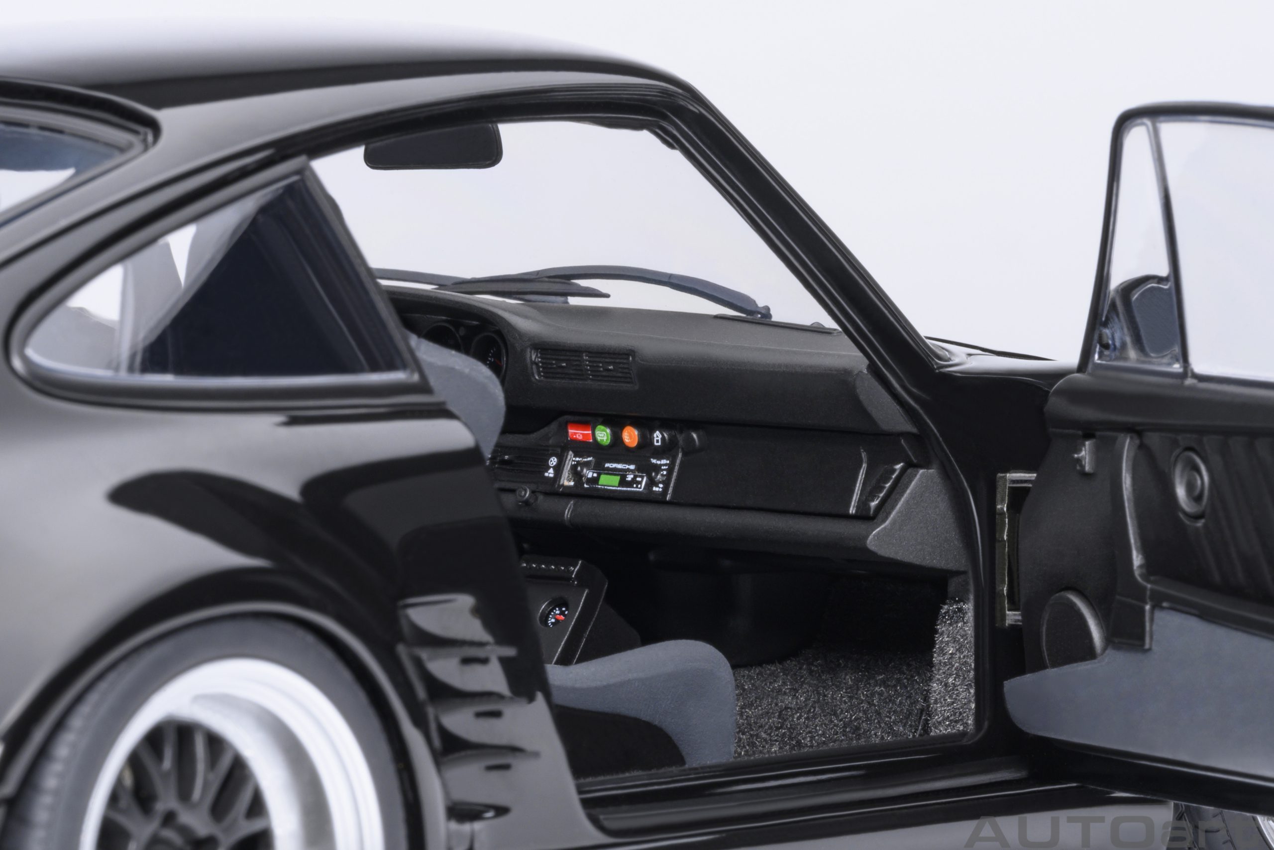 Porsche 911 930 Turbo Wangan Midnight *Blackbird* 1:18 AUTOart