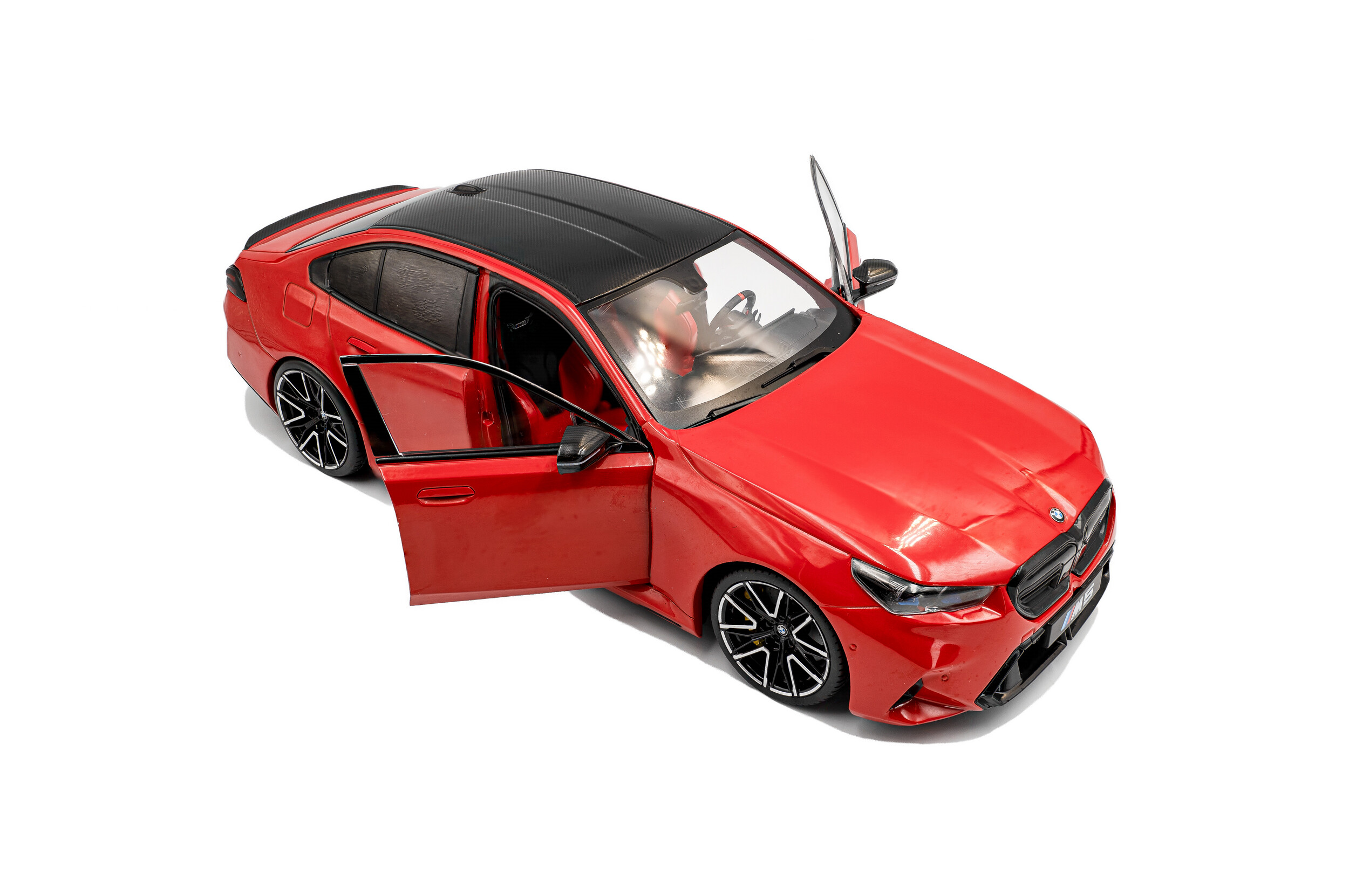 BMW M5 2025 fire red 1:18 Solido