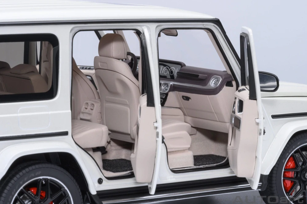 Mercedes-AMG G63 2019 brilliant white 1:18 AUTOart