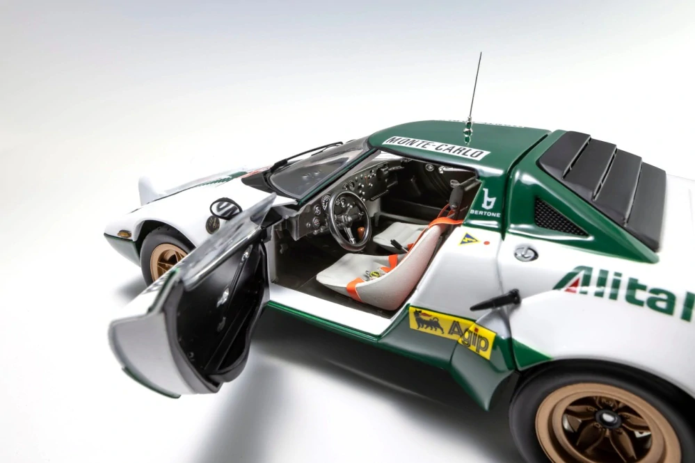 Lancia Stratos HF Alitalia #14 Munari/Mannucci Winner Rally Monte-Carlo 1975 night version 1:18 Kyosho