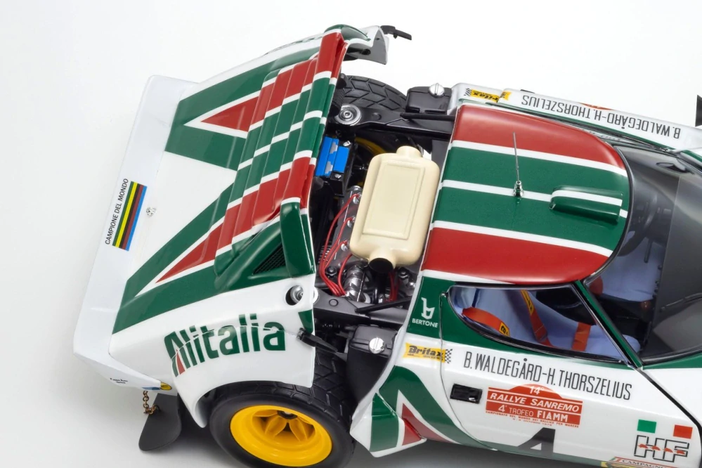 Lancia Stratos HF Alitalia #4 Waldegaard/Thorszelius Winner Rally Sanremo 1976 night version 1:18 Kyosho