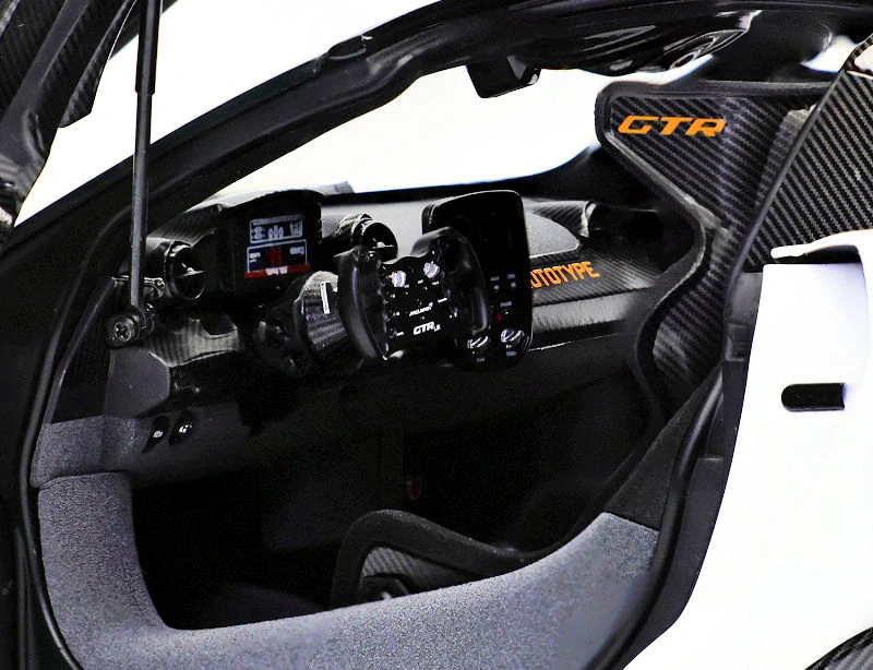 McLaren Senna GTR white 1:18 LCD Model