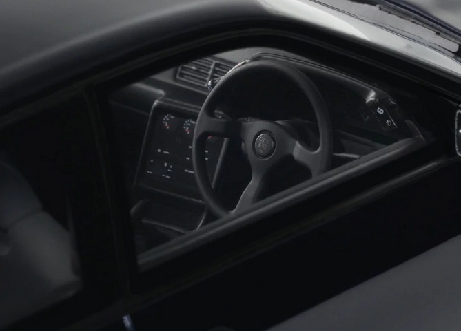 Nissan Skyline GT-R (BNR32) 1993 dark blue pearl TH1 1:18 OttOmobile