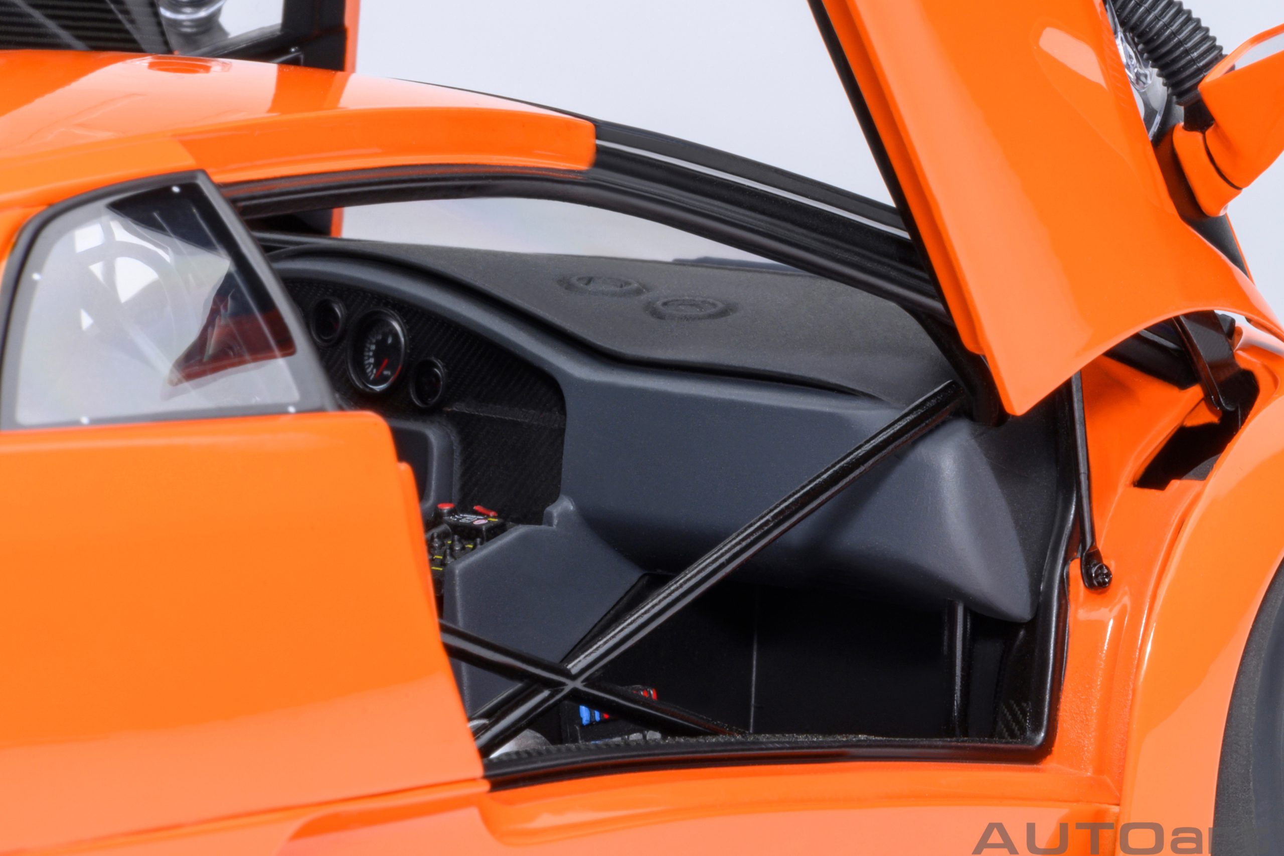 Lamborghini Diablo GT-R 1999 orange 1:18 AUTOart
