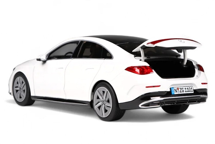 Mercedes-Benz CLA Coupe HEV 2024 polar white 1:18 NZG