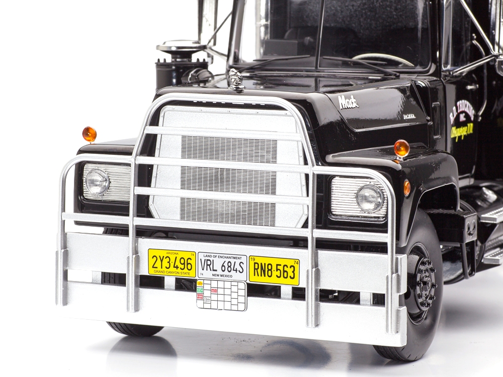 Mack RL700L 1974 black 1:18 Road Kings