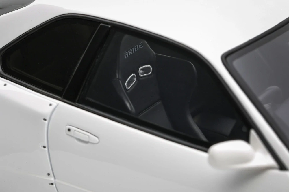 Nissan Skyline GT-R R34 KRC Body Kit Pearl White  1:18 OttOmobile