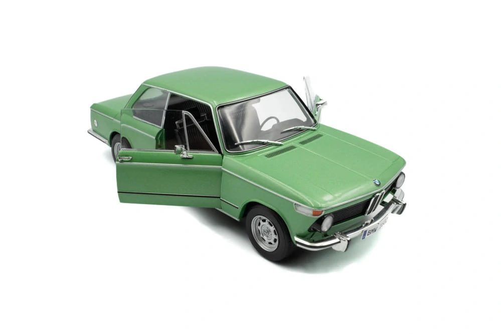 BMW 1602 Taiga 1971 1:18 Solido
