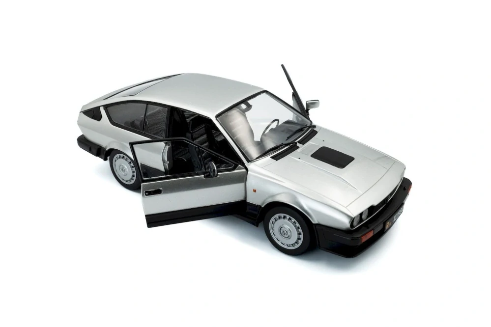 Alfa Romeo GTV6 1984 silver 1:18 Solido