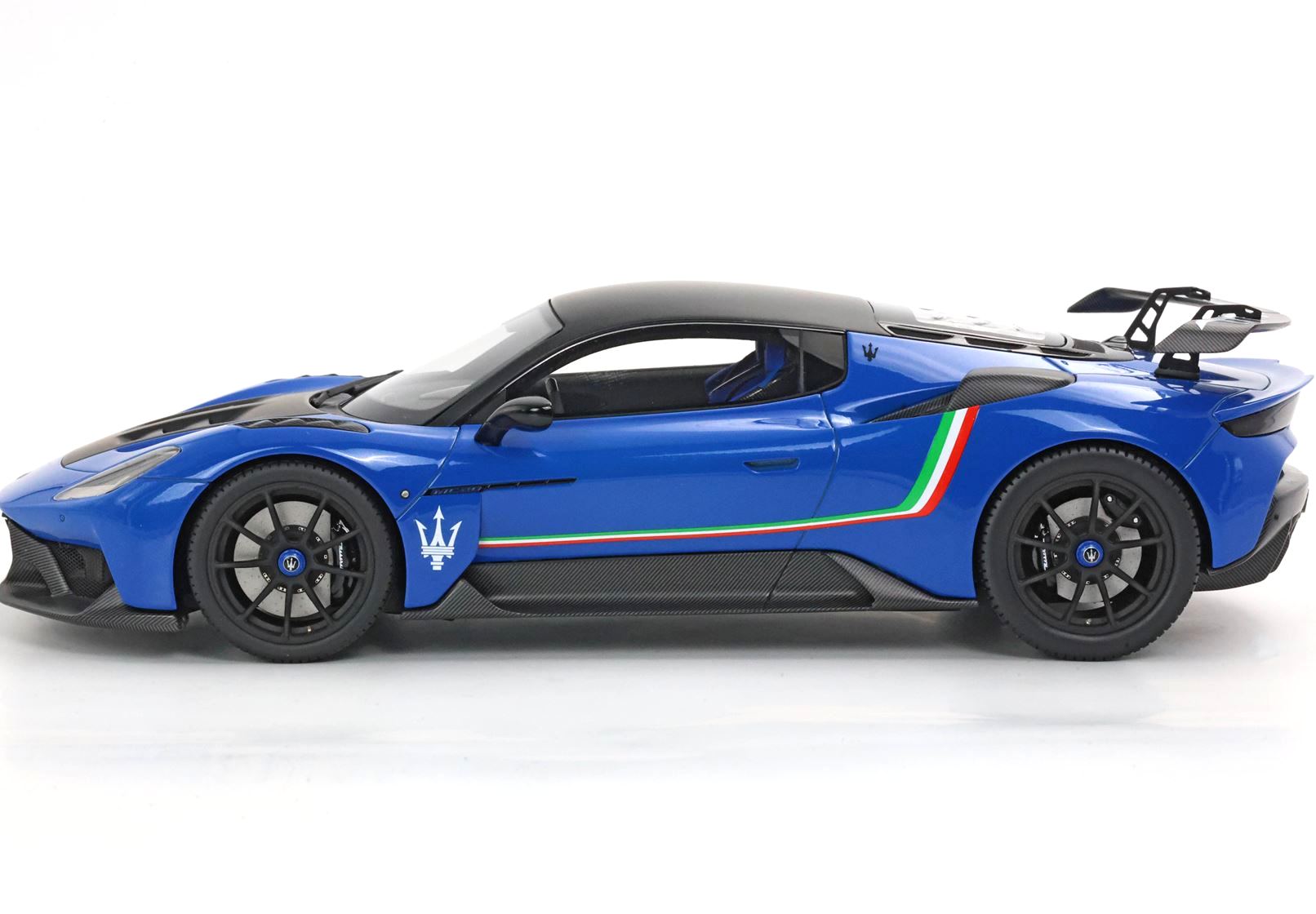 Maserati GT2 Stradale Blu Infinito with Italian stripe 1:18 B.B.R.