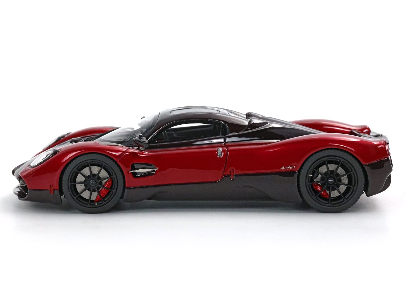 Pagani Utopia Rosso Dubai 1:43 B.B.R.