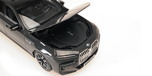 BMW i7 M70 G70 2024 grey metallic 1:18 Minichamps