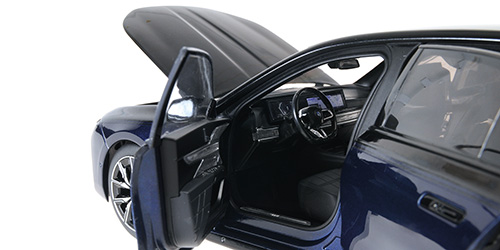 BMW i7 M70 G70 2024 blue metallic/black metallic 1:18 Minichamps 