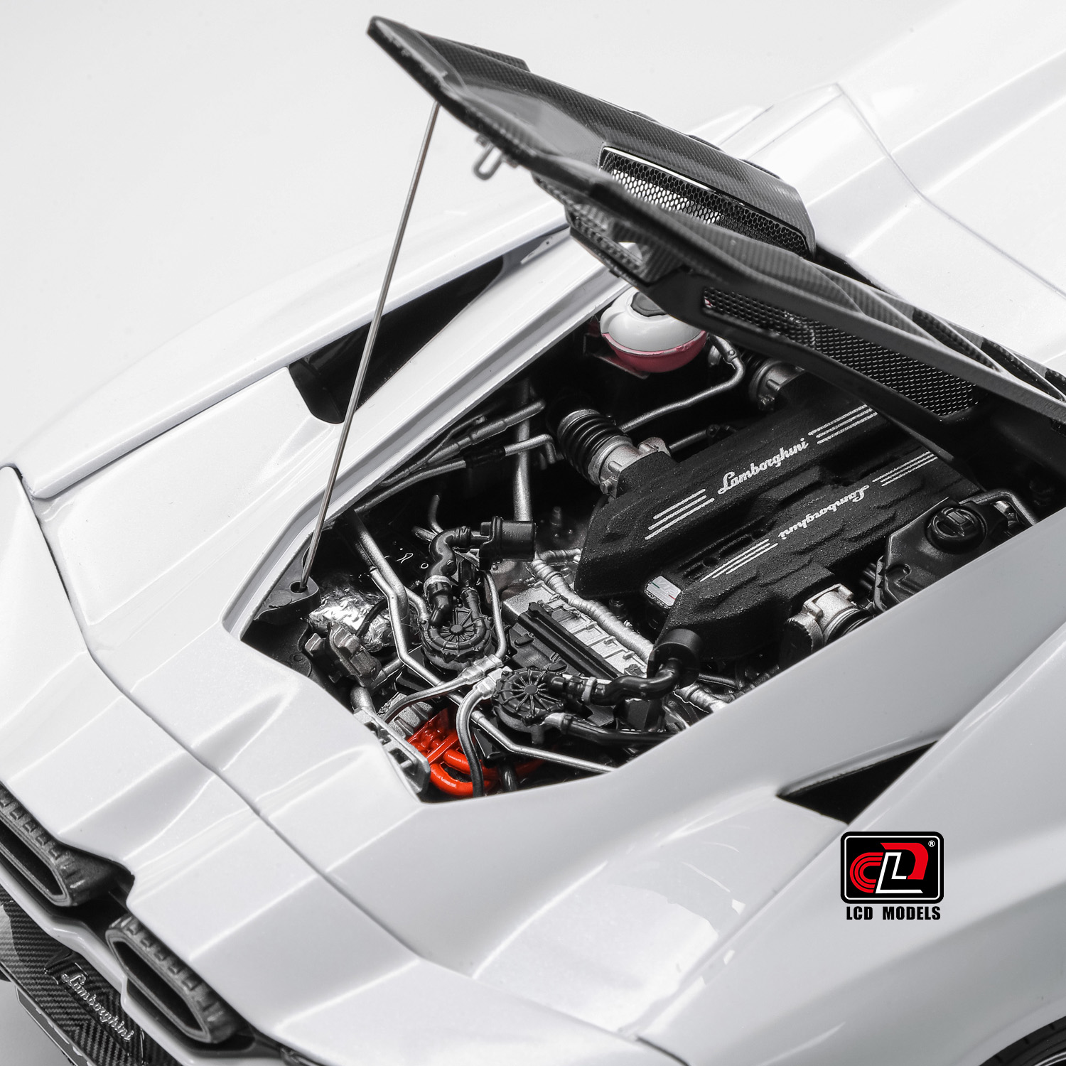 Lamborghini Revuelto pearl white 1:18 LCD Model