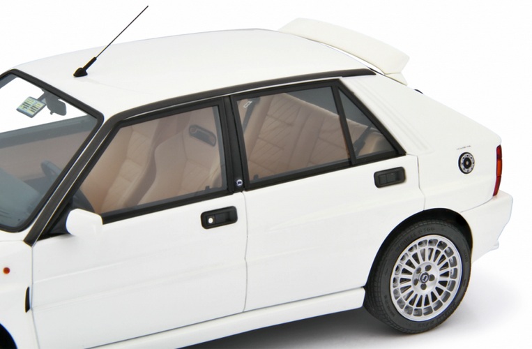 Lancia Delta HF Integrale EVO II 1992-94 white 1:18 Laudoracing Model