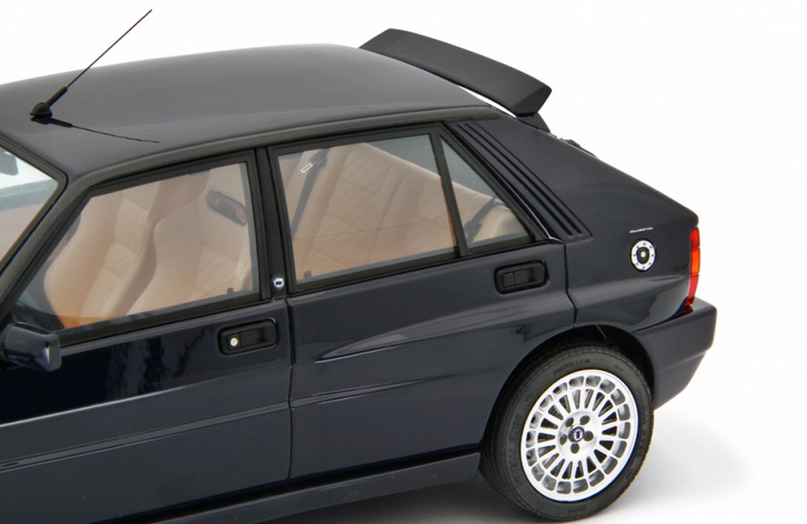Lancia Delta HF Integrale EVO II 1992-94 dark blue 1:18 Laudoracing Model