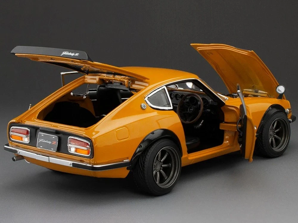 Datsun Fairlady Z S30 RHD 1970 orange/carbon 1:18 Sun Star