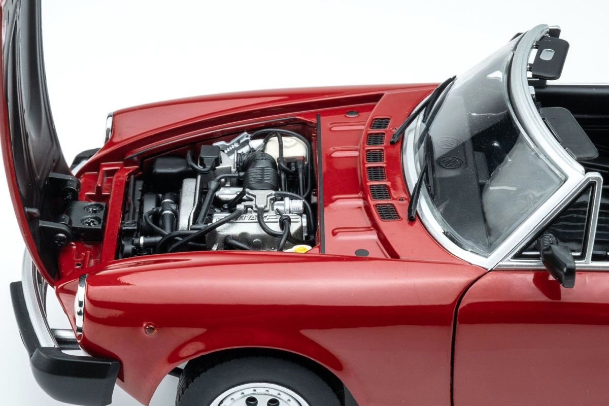 Pininfarina Spider Europa 1982 red 1:18 Touring Modelcars