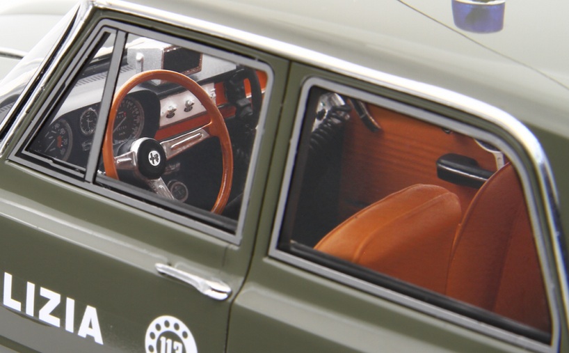 Alfa Romeo Giulia Super 1969 *Polizia Squadra Volante* green 1:18 Laudoracing Model