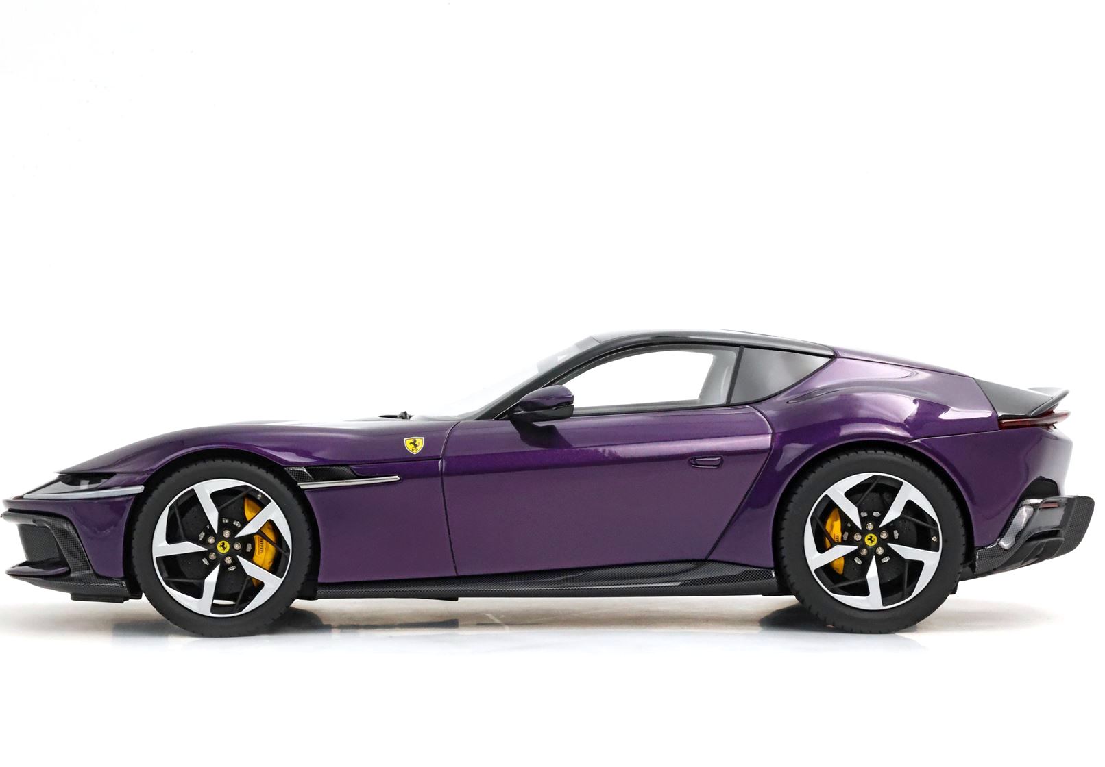 Ferrari 12Cilindri Viola Hong Kong 1:18 B.B.R.