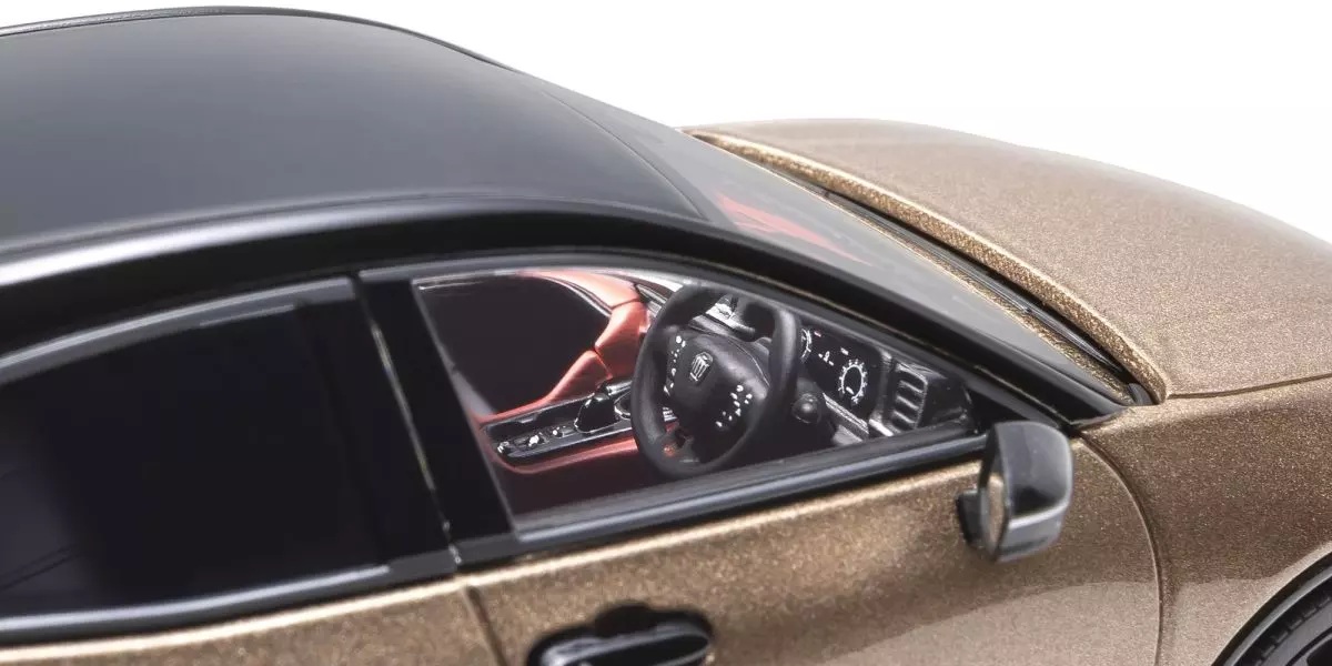 Toyota Crown Sport RS 2025 bronze 1:43 Kyosho