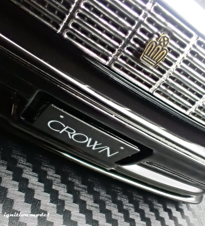 Toyota Crown Royal Saloon G 130 black 1:18 Ignition Model