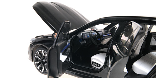 BMW i5 M60 Touring 2024 black metallic 1:18 Minichamps 
