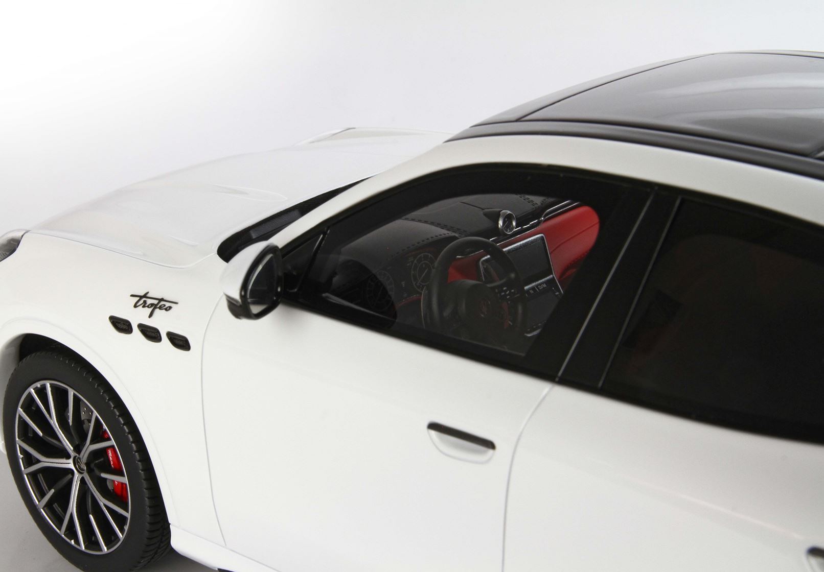Maserati Grecale Trofeo White 1:18 B.B.R.