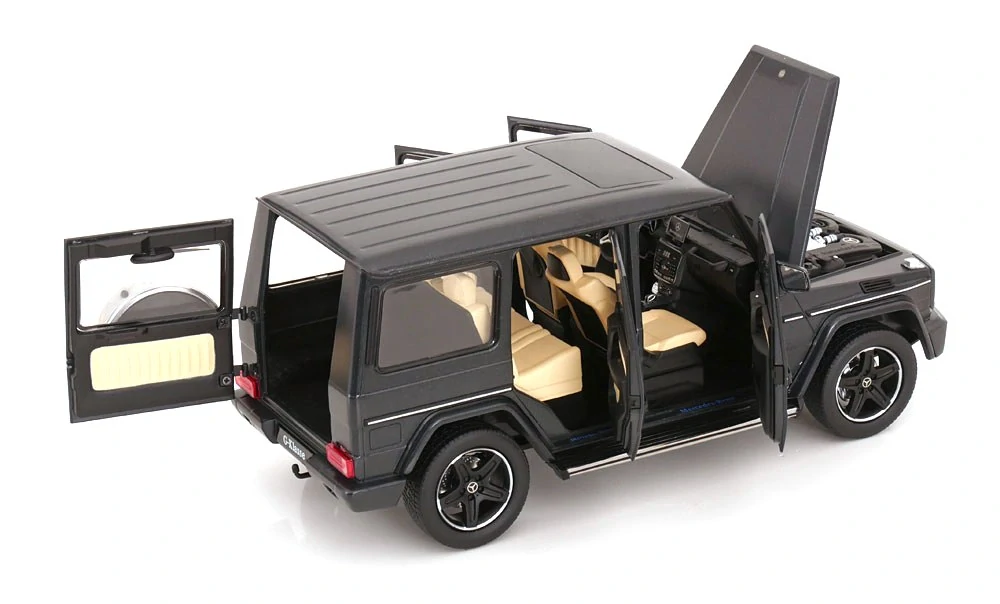 Mercedes-Benz G-Class W463 Designo matt black 1:18 iScale