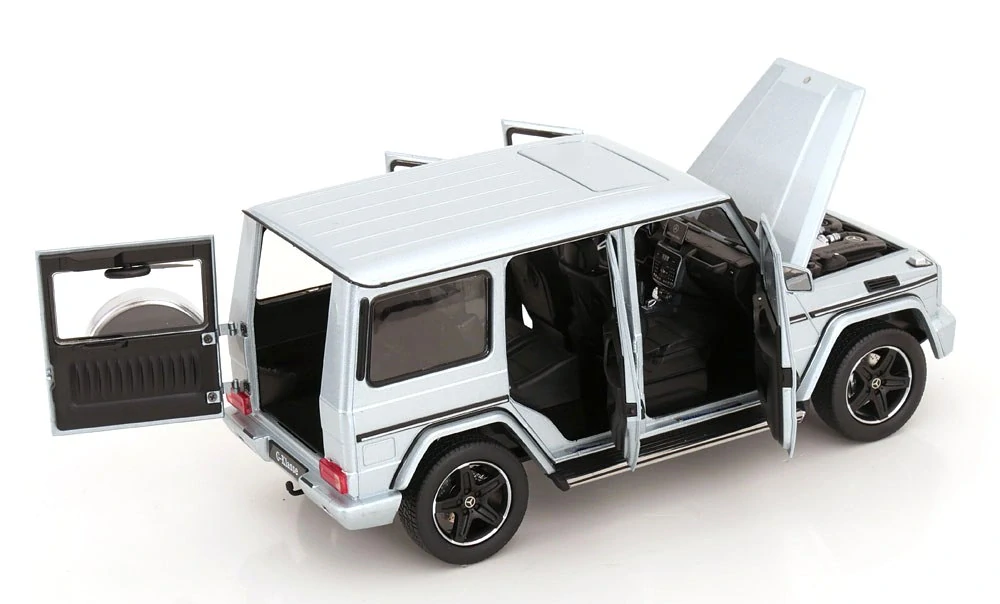 Mercedes-Benz G-Class W463 silver 1:18 iScale