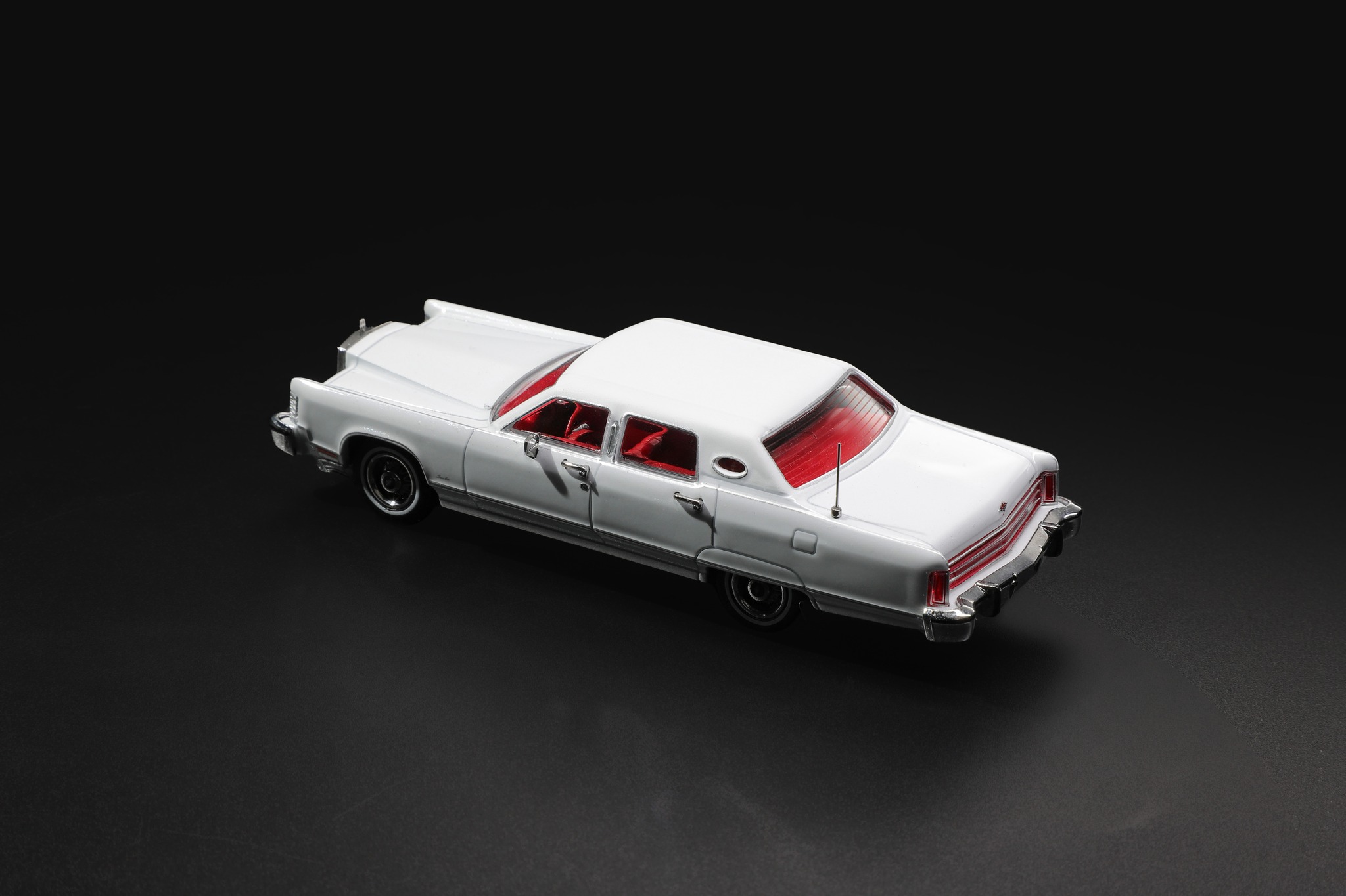 Lincoln Continental 1979 white 1:64 SunStar
