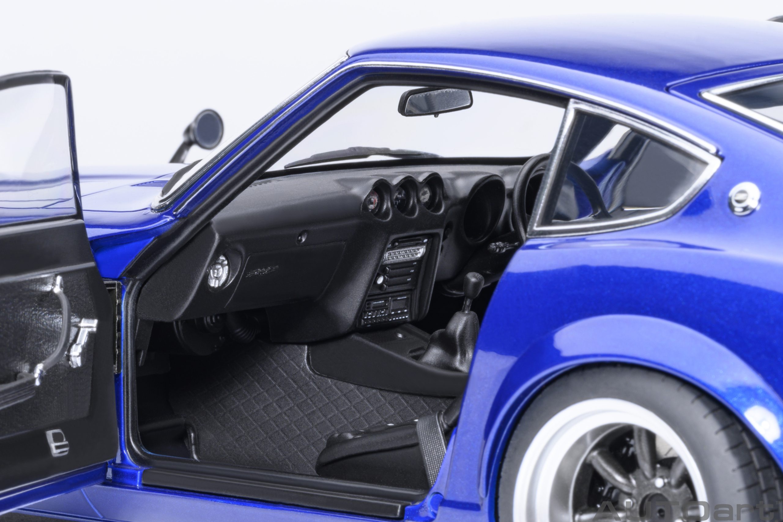 Nissan Fairlady Z (S30) Wangan Midnight “Akuma no Z” - Comic #1 Version 1:18 AUTOart