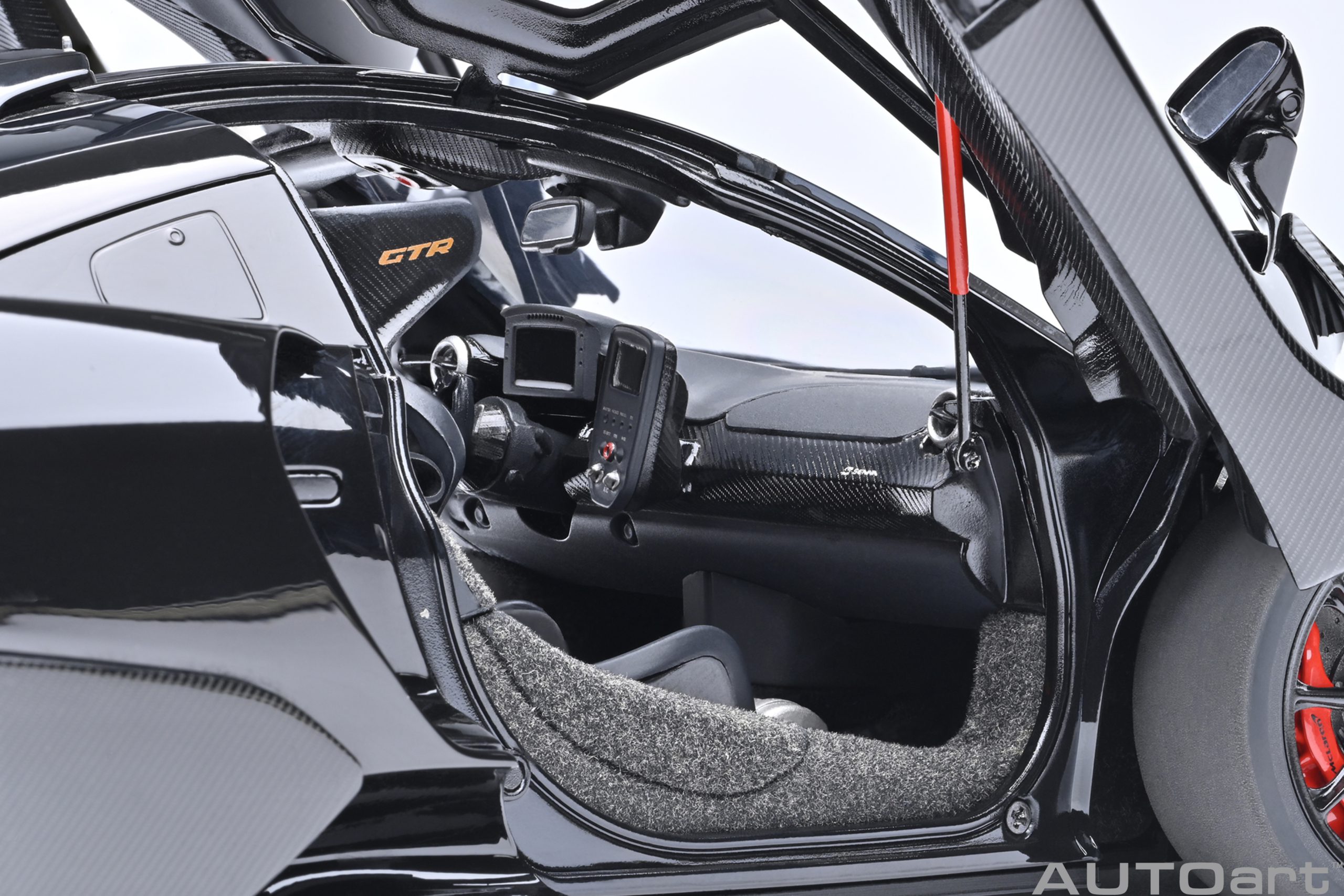 McLaren Senna GTR 2021 onyx black 1:18 AUTOart