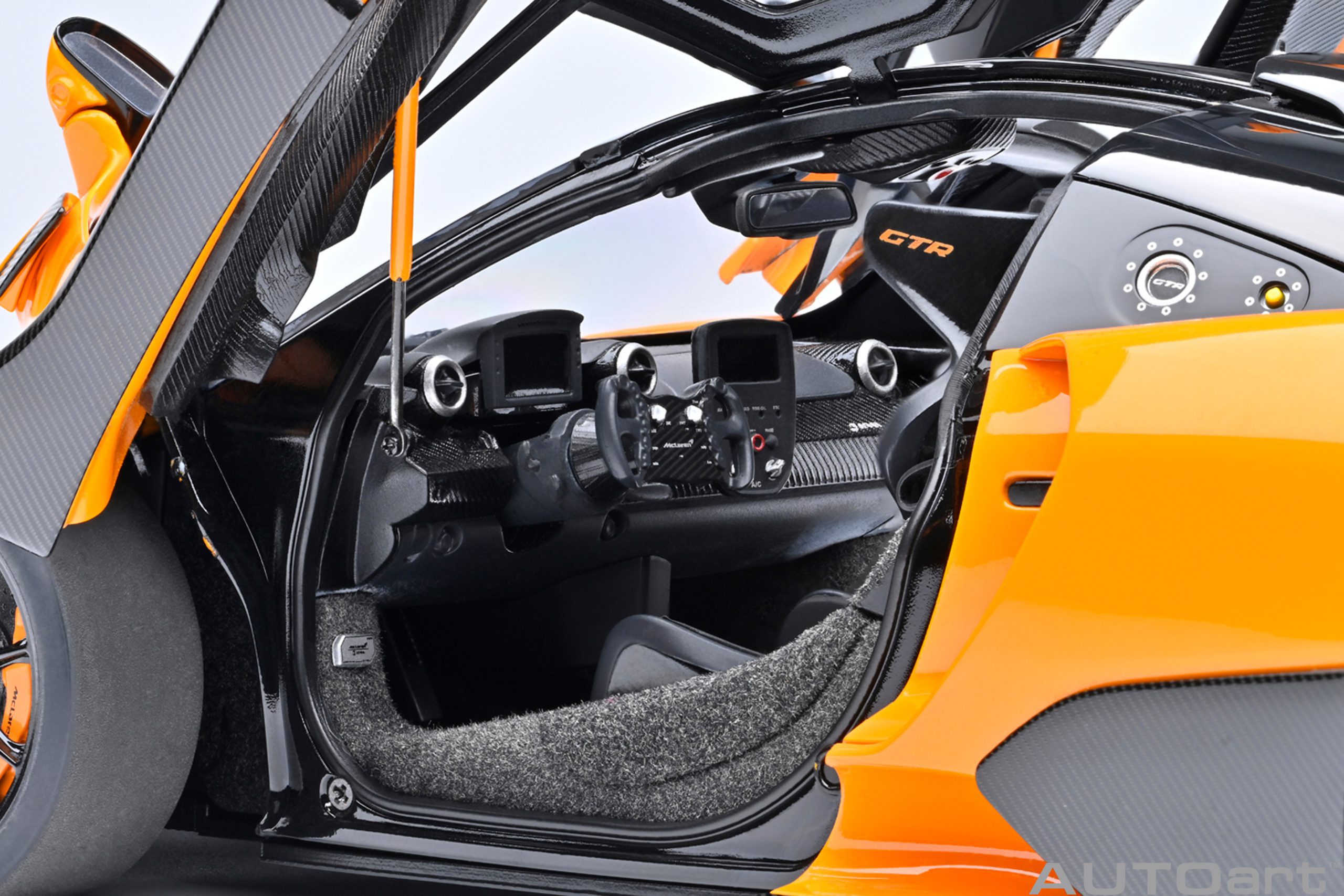 McLaren Senna GTR 2021 orange 1:18 AUTOart