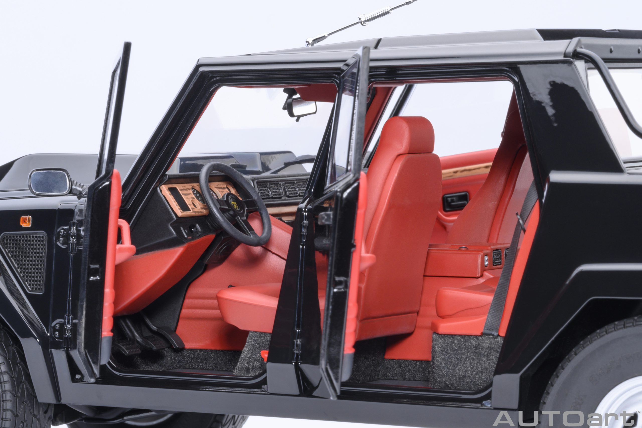 Lamborghini LM002 black 1:18 AUTOart